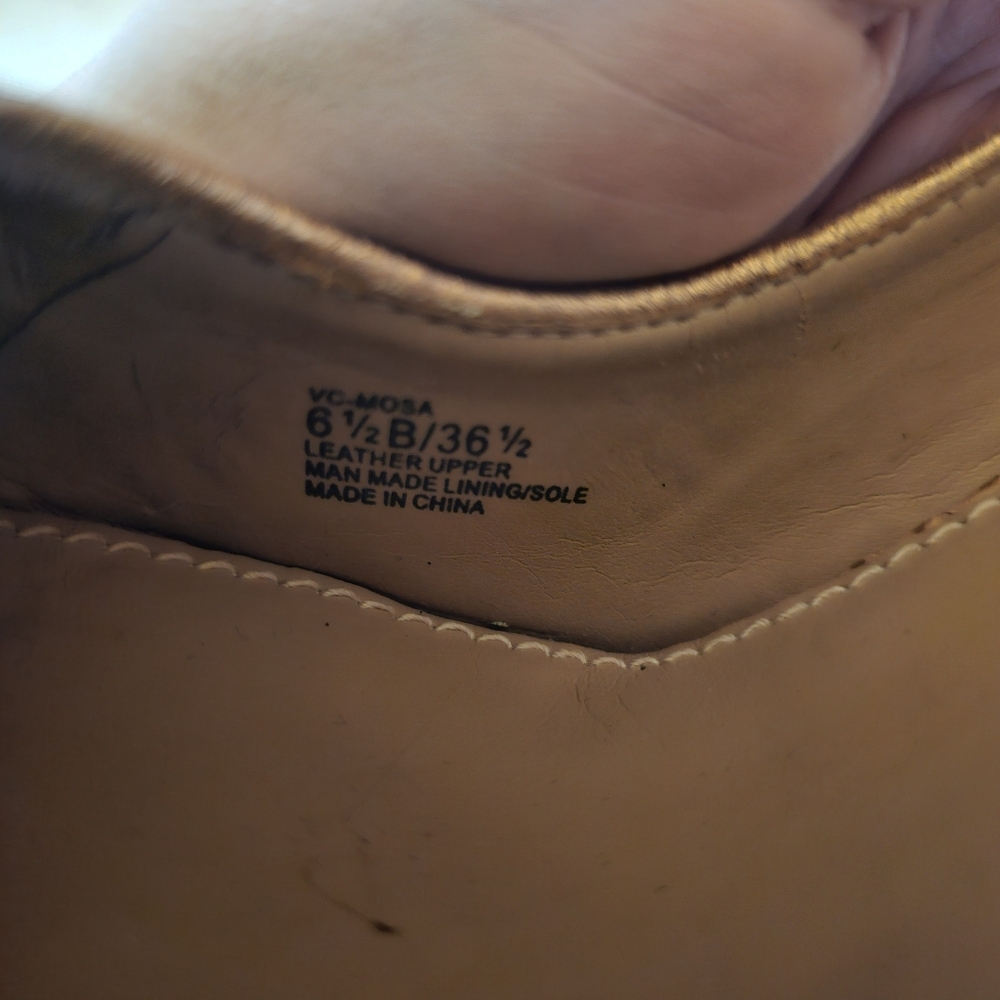 Vince Camuto size 6.5 Rose Gold leather Heels - Picture 3 of 8